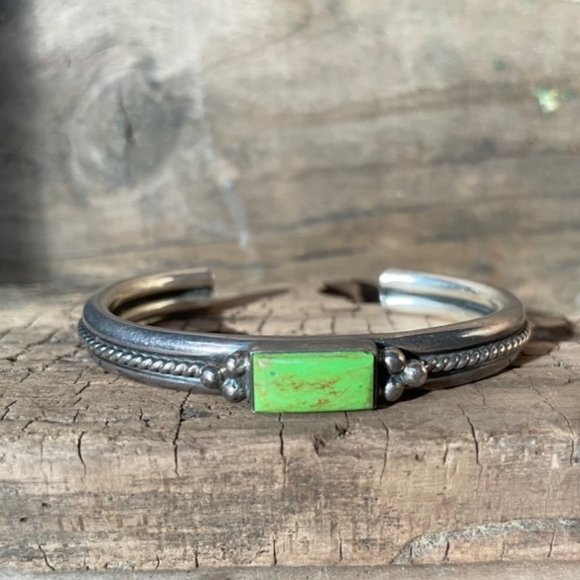 RARE Vintage Signed A.Cadman Navajo Gaspeite & Sterling Silver Cuff Bracelet - Picture 7 of 12